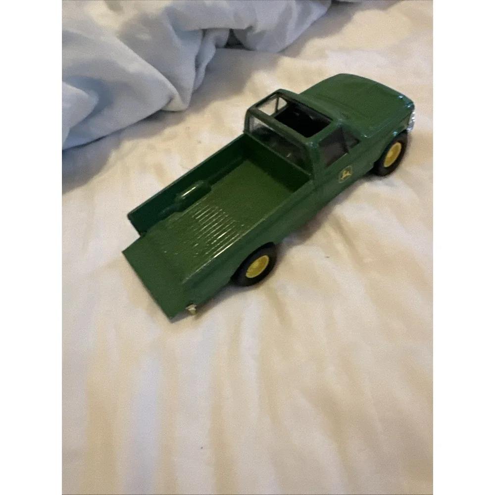 1990's Metal (Working Tailgate) Ertl John Deere Dealership Truck Vintage Green